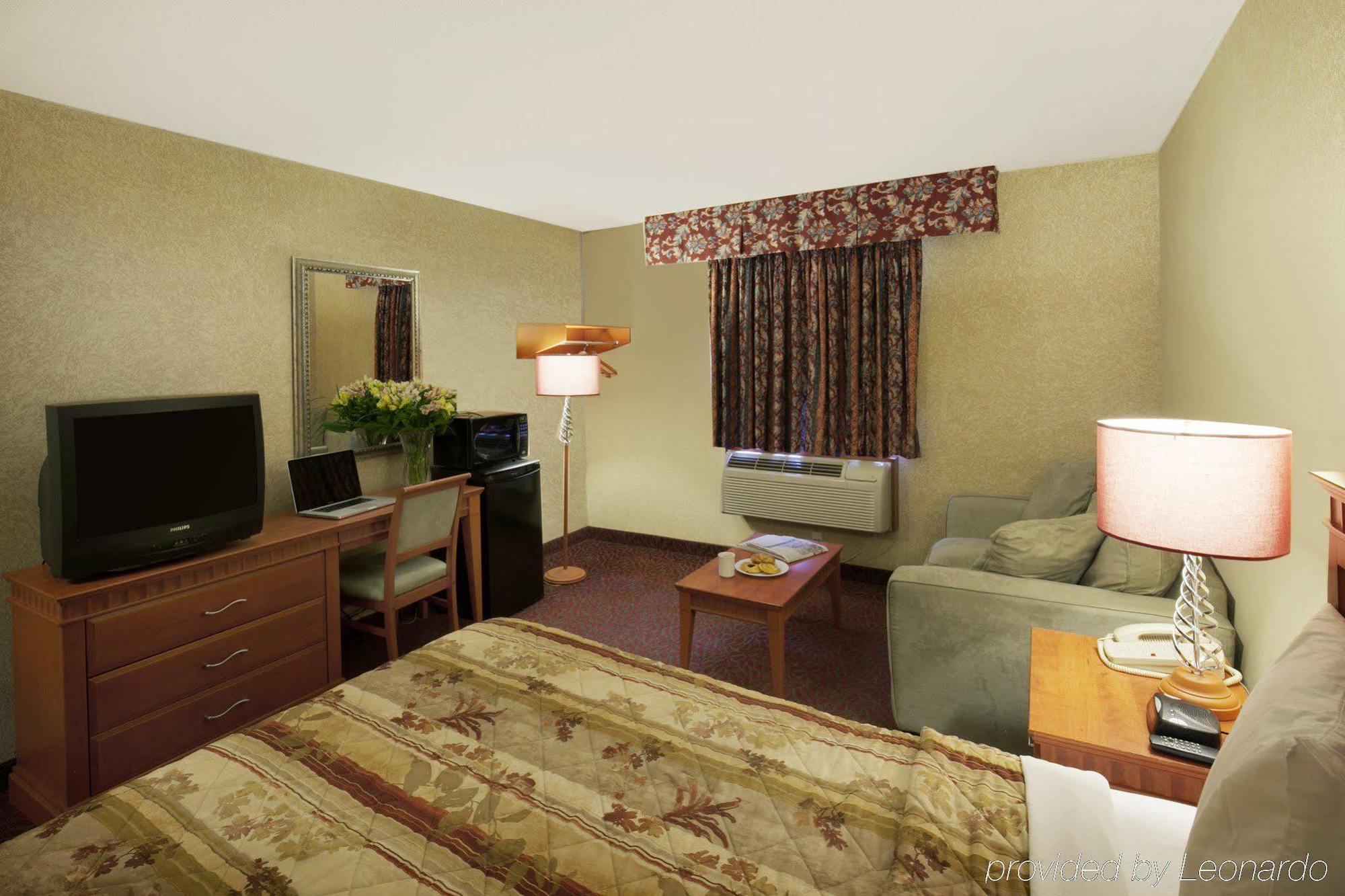 Canadas Best Value Inn-Richmond Hill Habitación foto