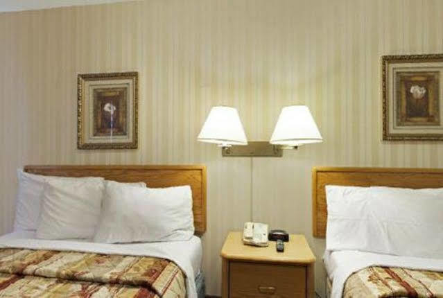 Canadas Best Value Inn-Richmond Hill Exterior foto
